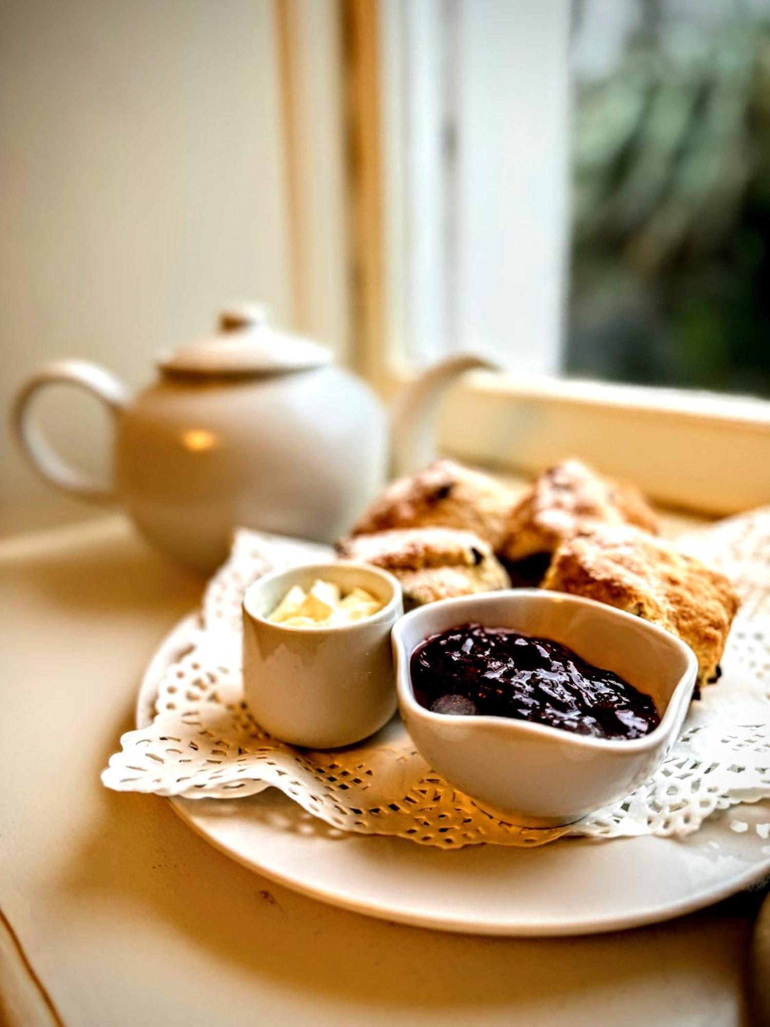 Clone Country House Охрим Экстерьер фото Tea and scones