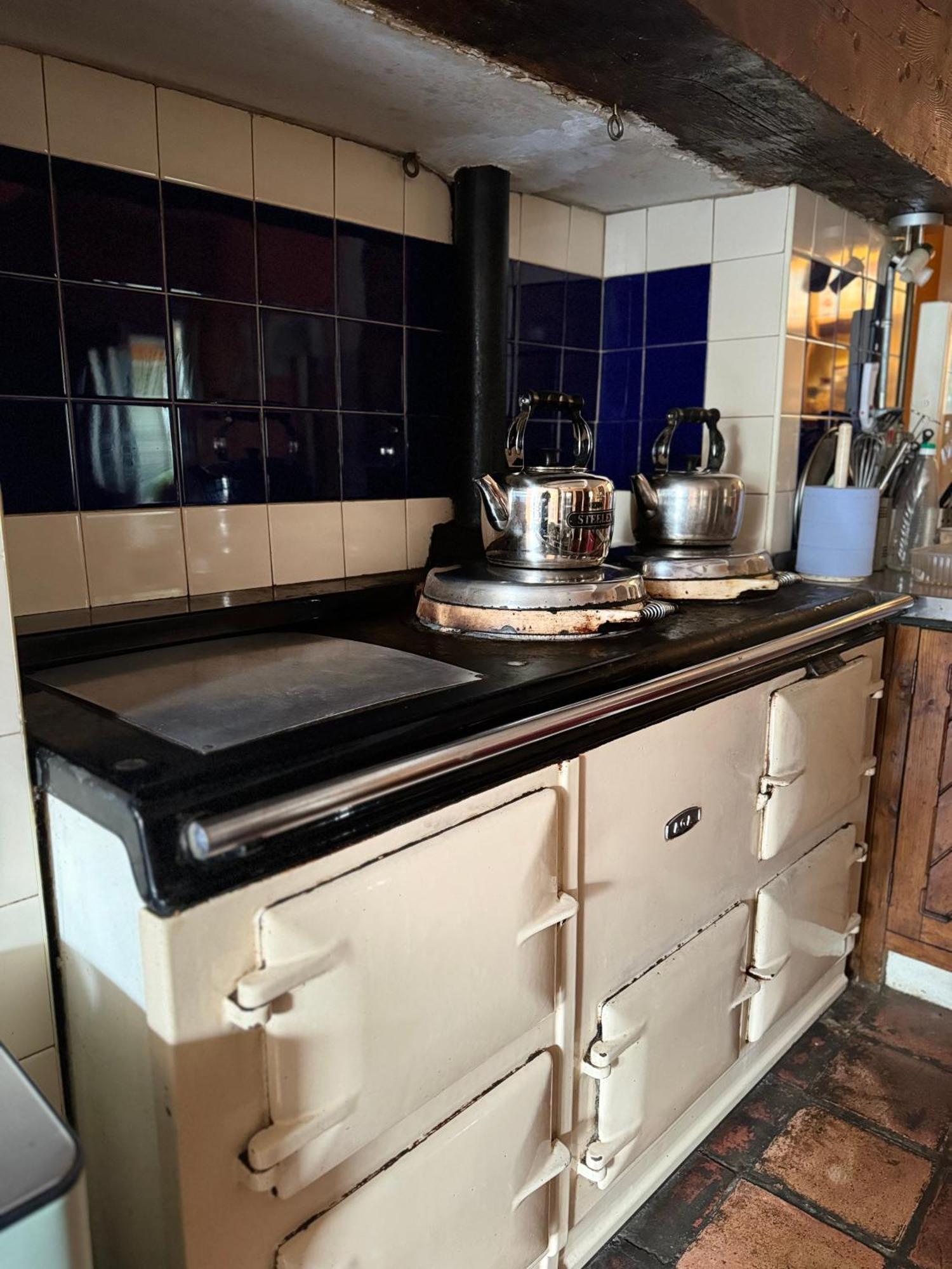 Clone Country House Охрим Экстерьер фото A typical AGA cooker
