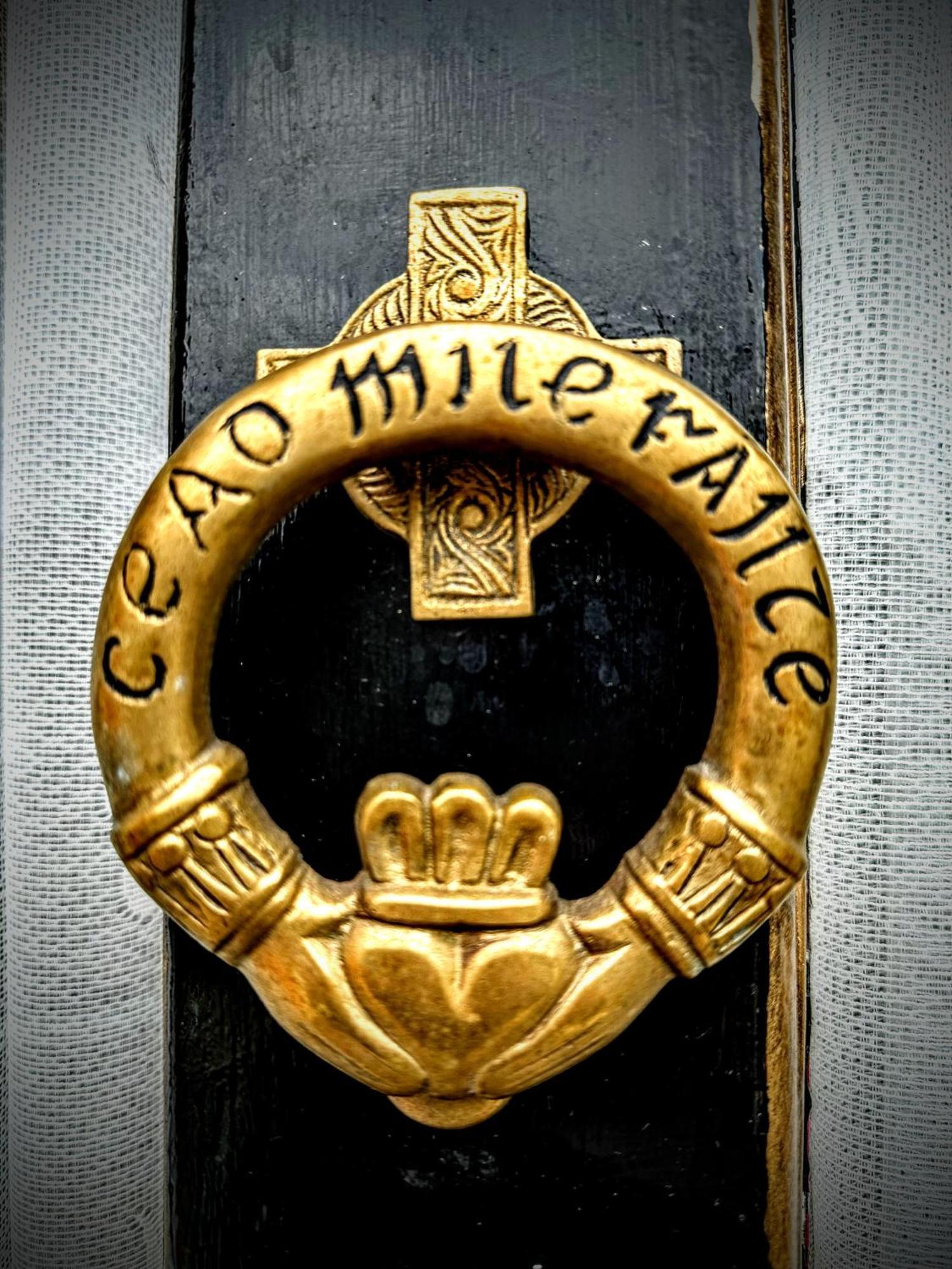 Clone Country House Охрим Экстерьер фото The Irish National Crest