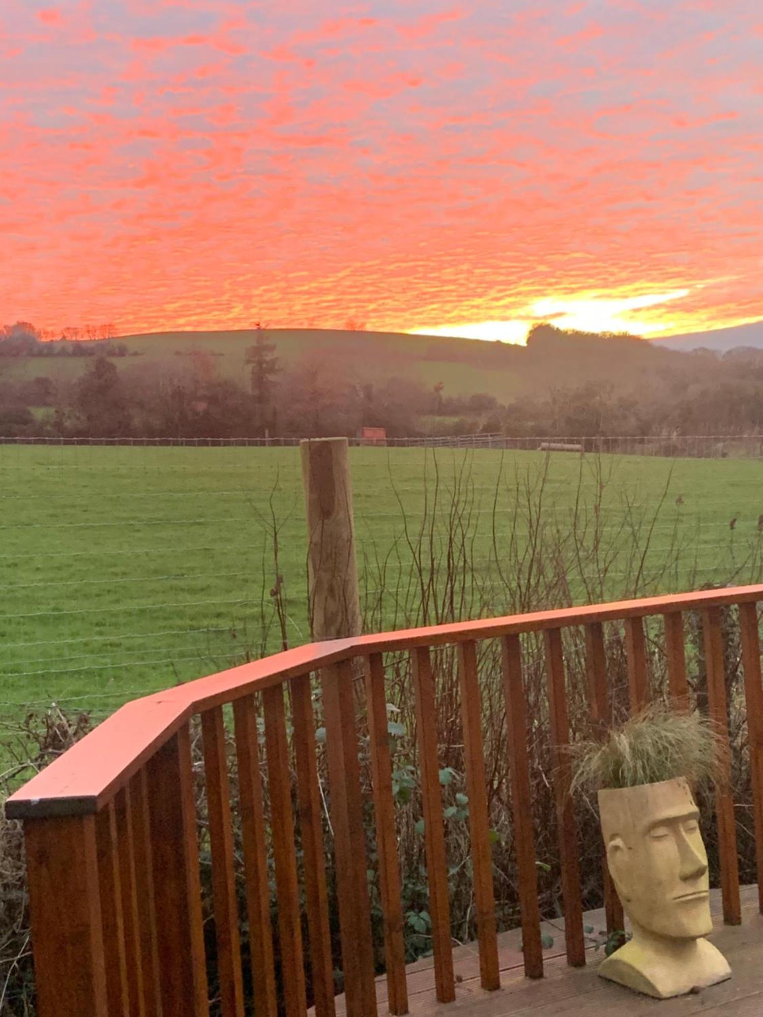 Clone Country House Охрим Экстерьер фото Sunset over the Blackdown Way