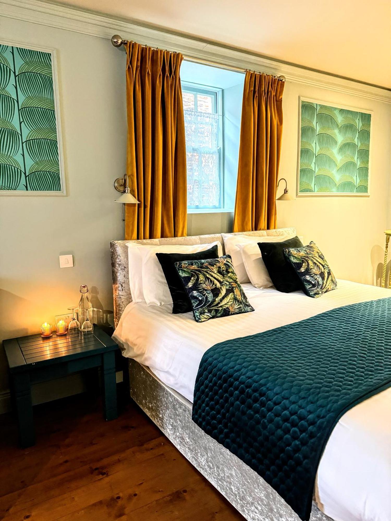 Clone Country House Охрим Экстерьер фото A bedroom at The Old Vicarage