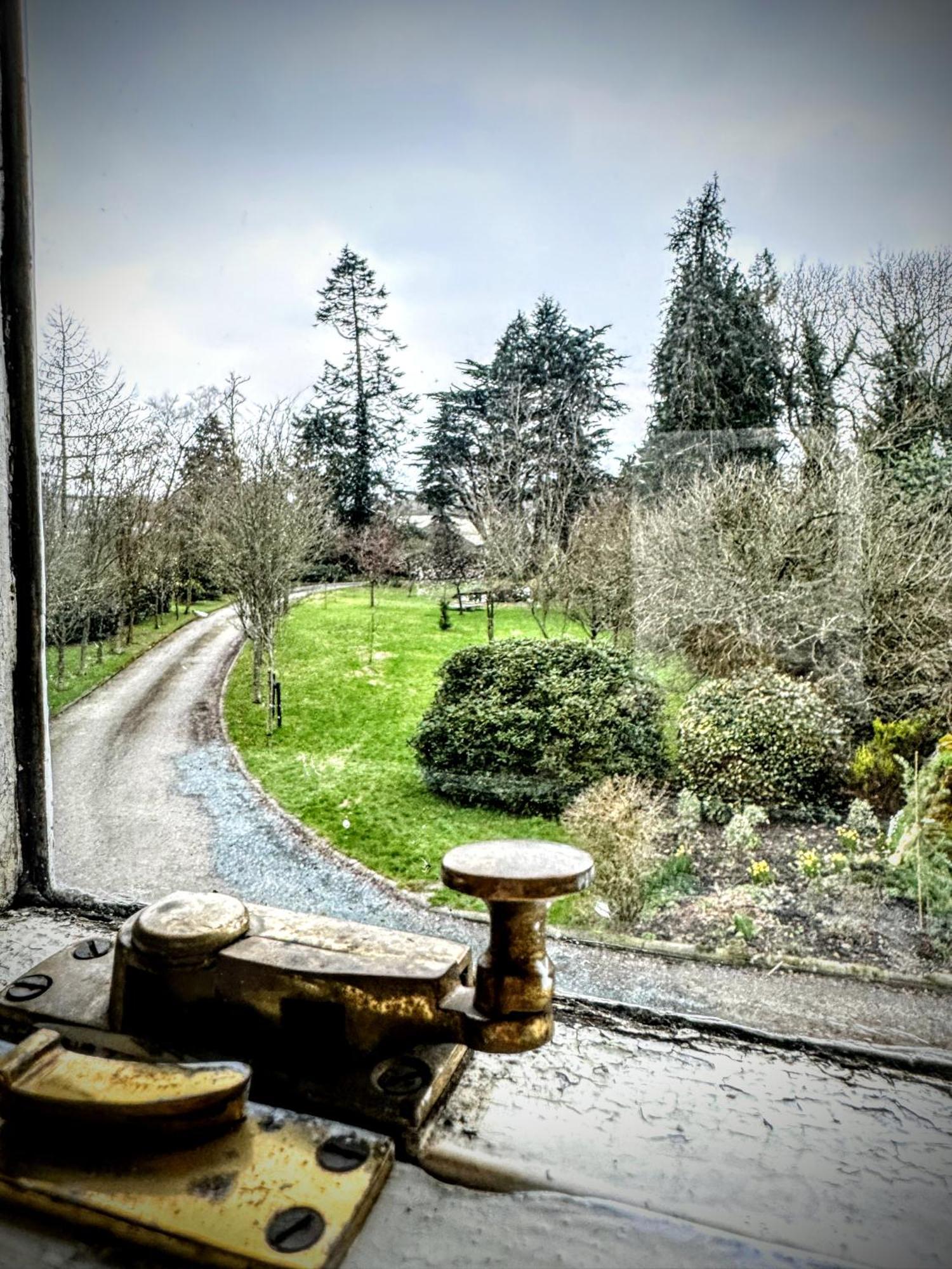 Clone Country House Охрим Экстерьер фото The entrance to the garden
