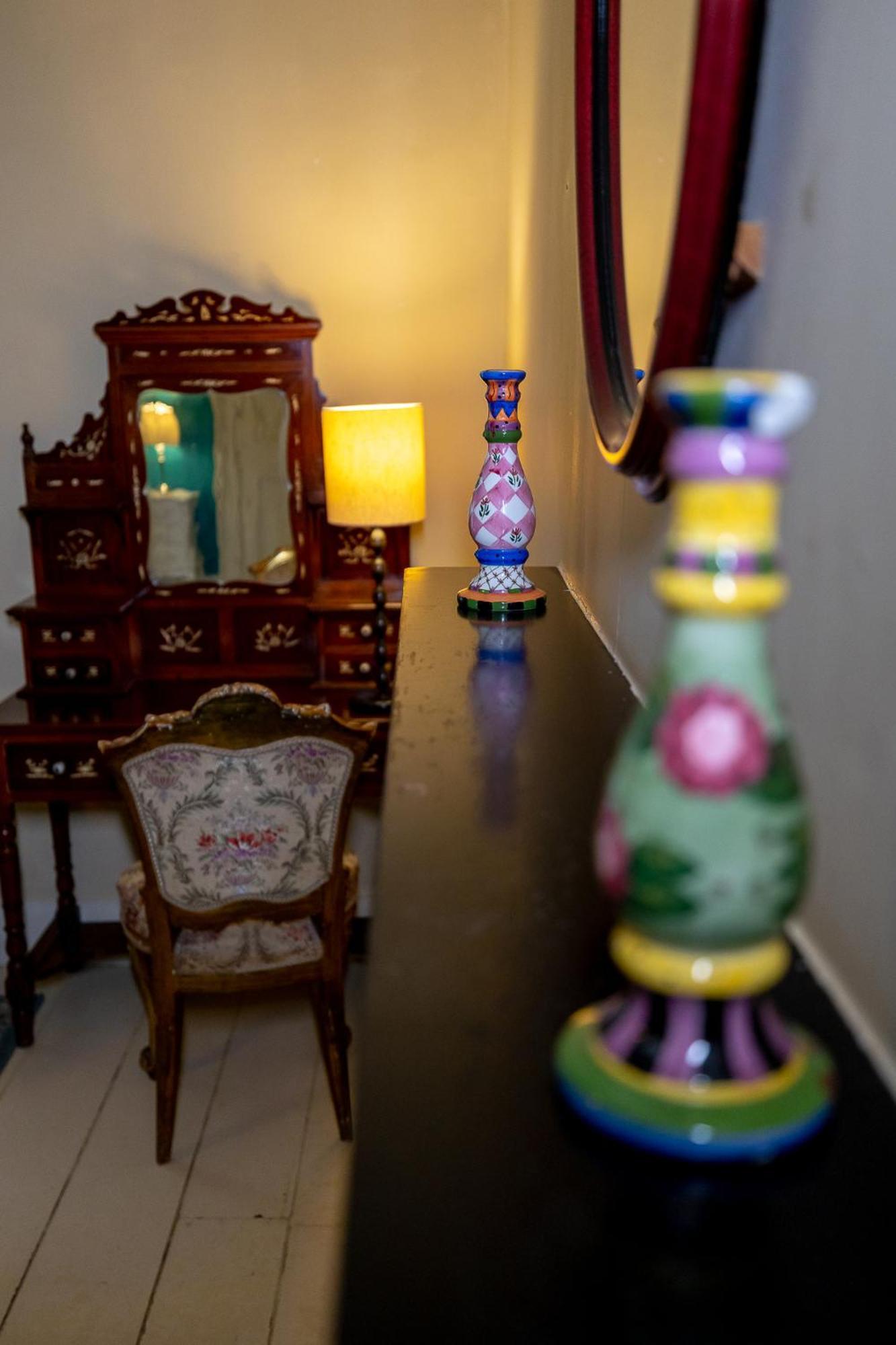 Clone Country House Охрим Экстерьер фото A dressing table in a bedroom